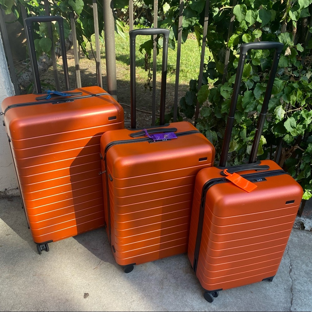 AWAY TRAVEL Luggage Set of 3 w/ battery